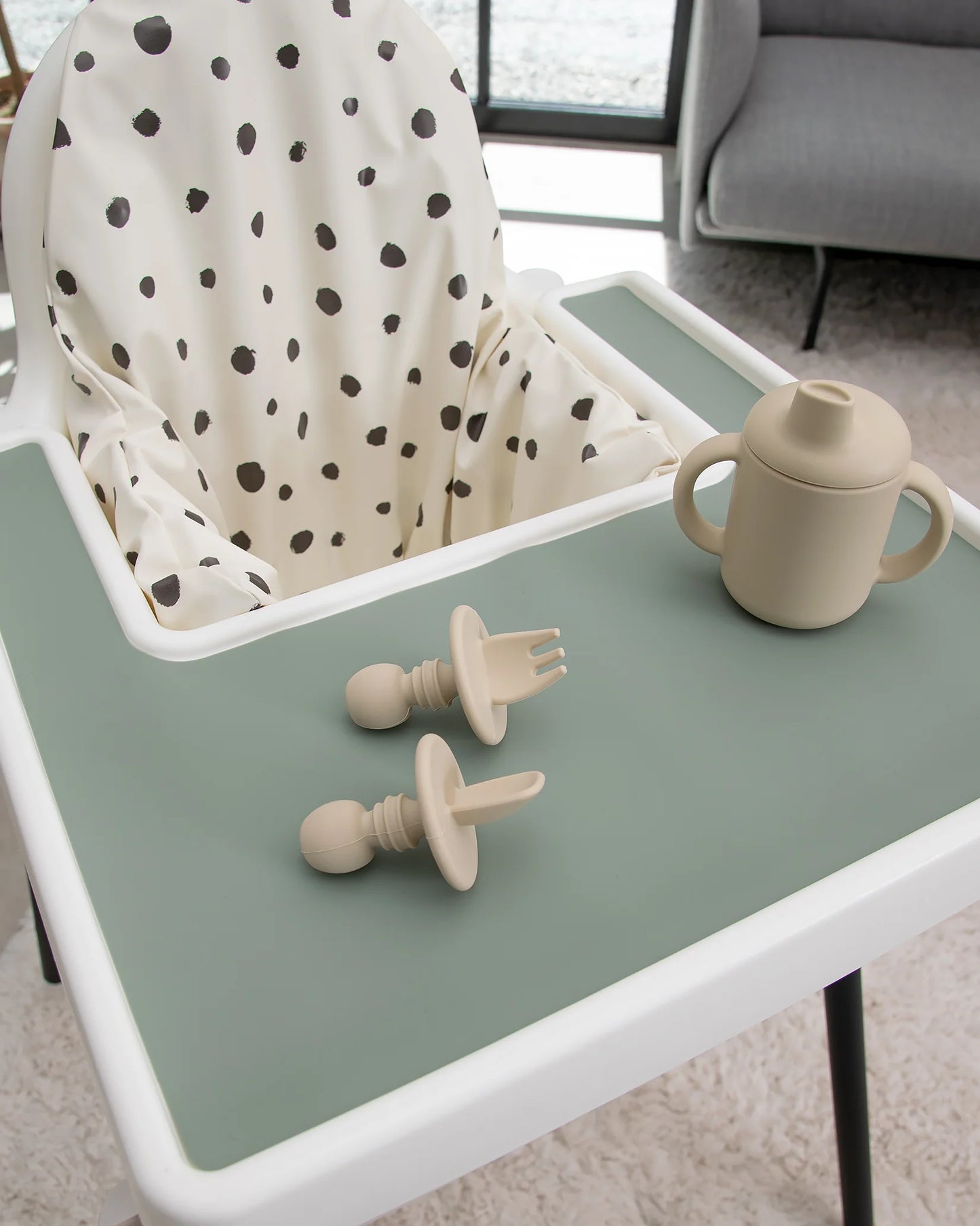 Babybox med begagnade leksaker i fint skick – hållbart och prisvärt. Bestick för barn från JFR i silikon