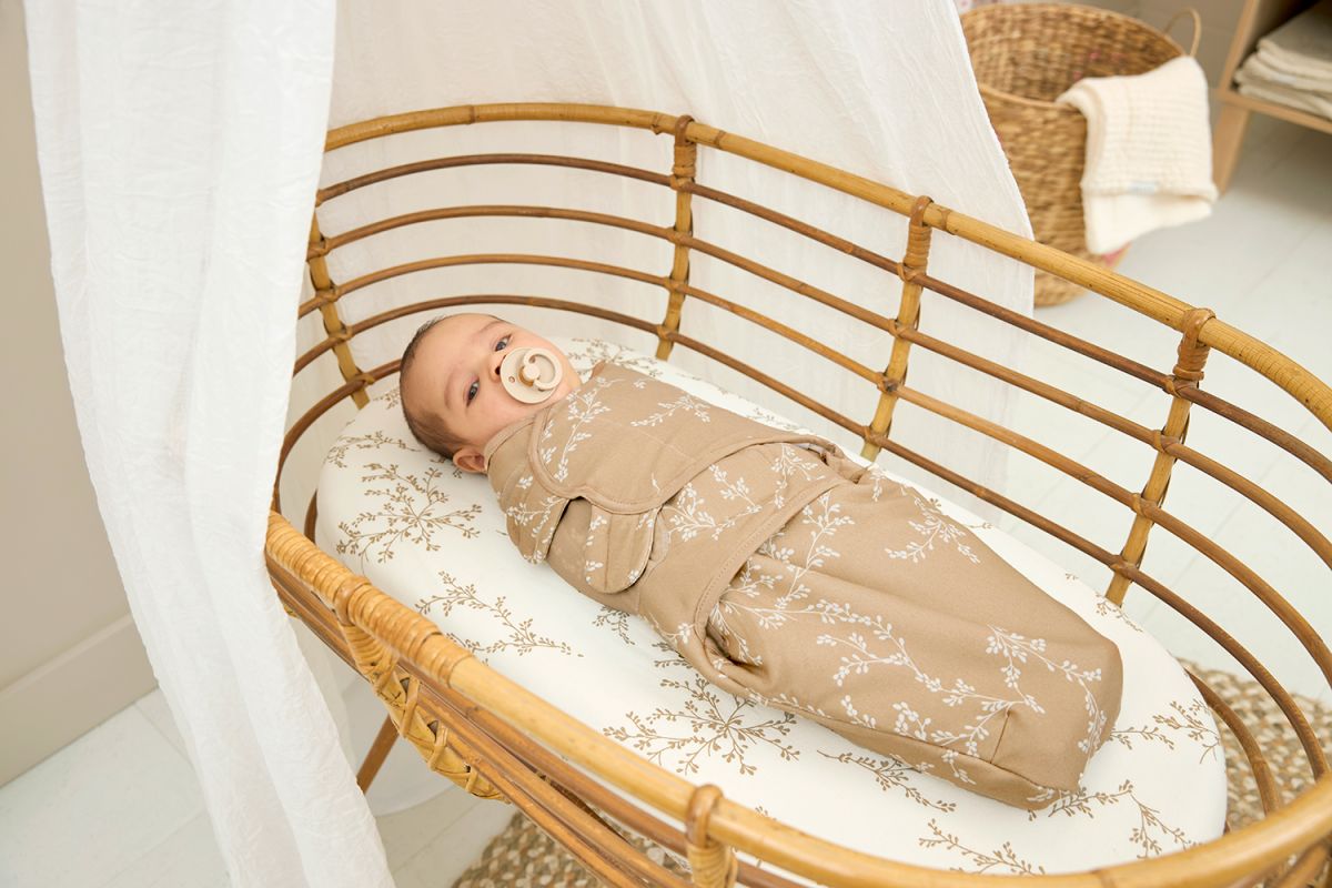 Inlindning vid sömnproblem – swaddle som hjälper barnet sova