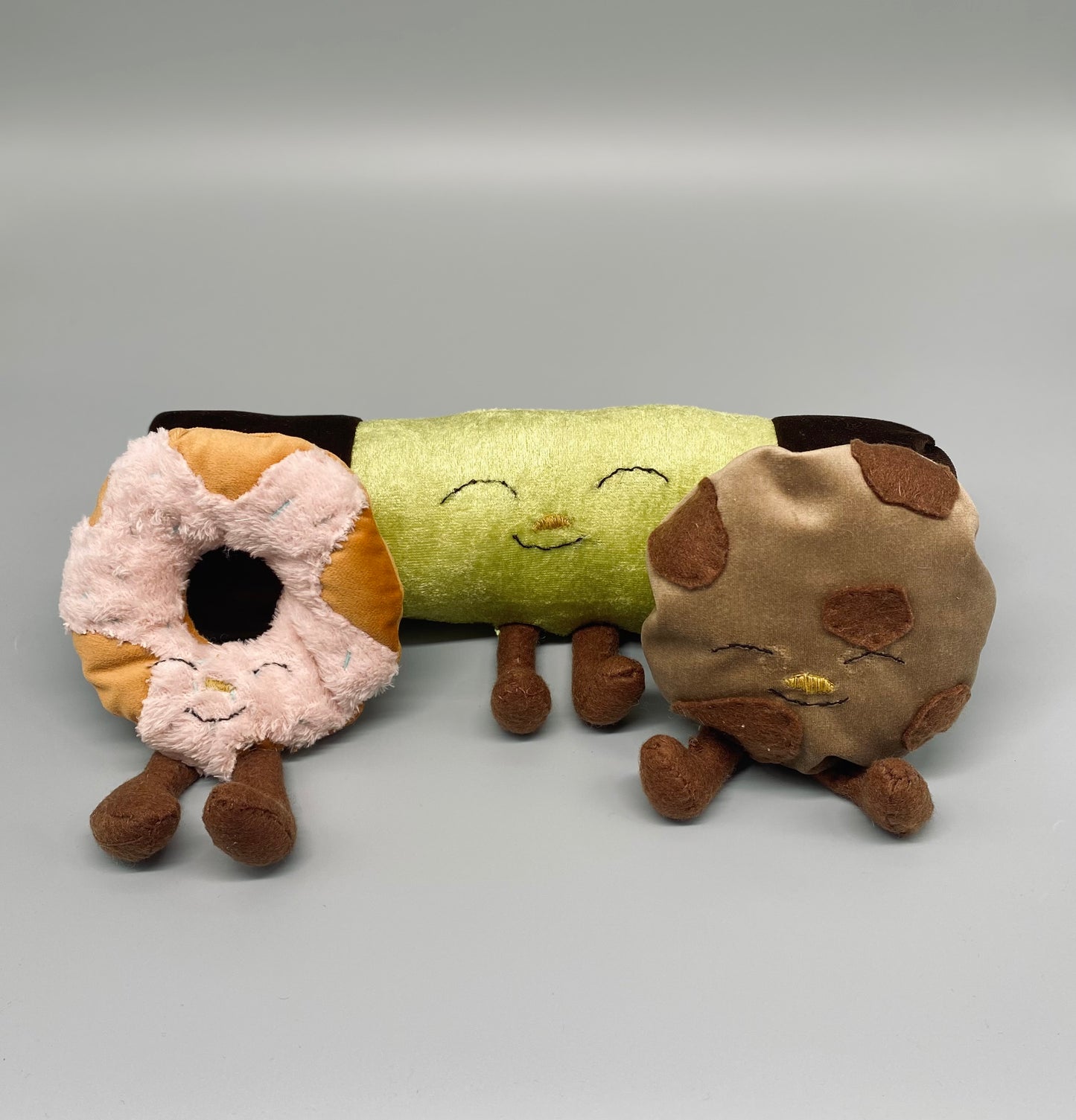 Olika sorters mjuk leksaksmat i i gosedjursform. En vink till Jellycat Sverige och amuseable och alla söta amuseables.