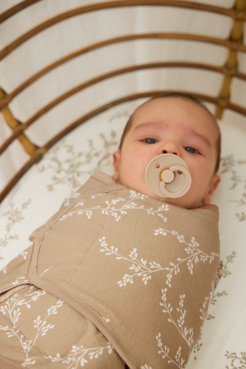 Swaddle filt som ger tryggare sömn för nyfödda bebisar