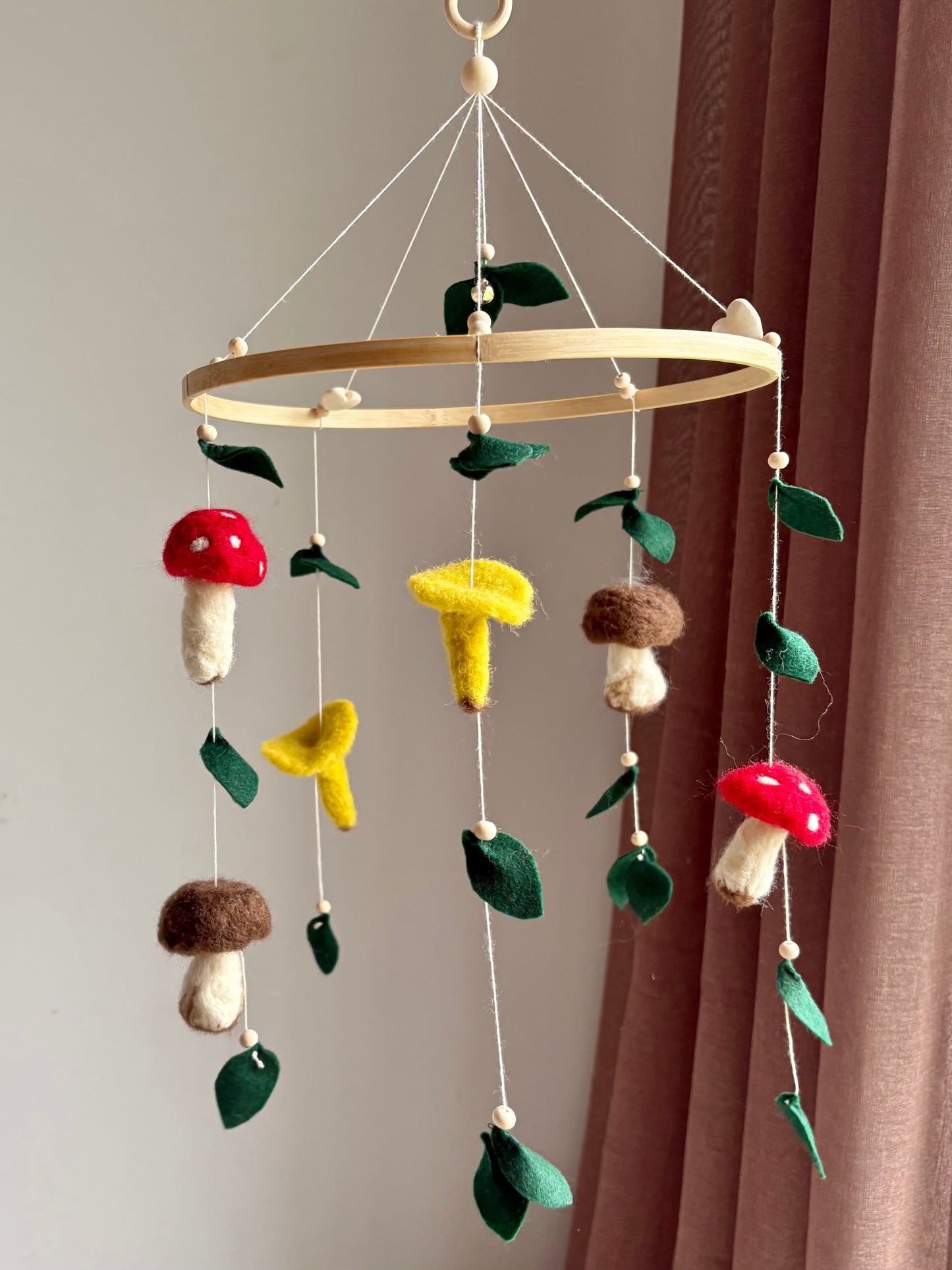 Ekologisk babymobil - Svensk skog