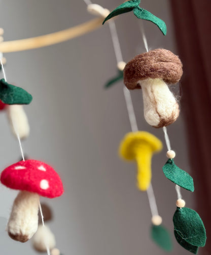 Ekologisk babymobil - Svensk skog