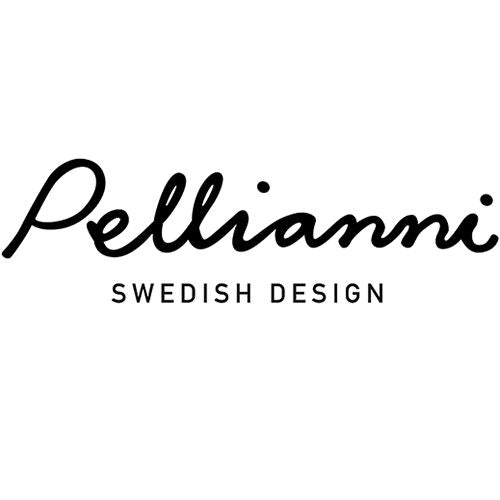 Pellianni är ett svenskt märke. Designade för komfort, utbilda & roa. Hållbarhet är nyckeln till framtiden & det är därför produkterna är ekologiska, GOTS, rättvis handel, miljövänliga, biologiskt nedbrytbara, veganska, giftfritt, tillverkade av FSC-trä