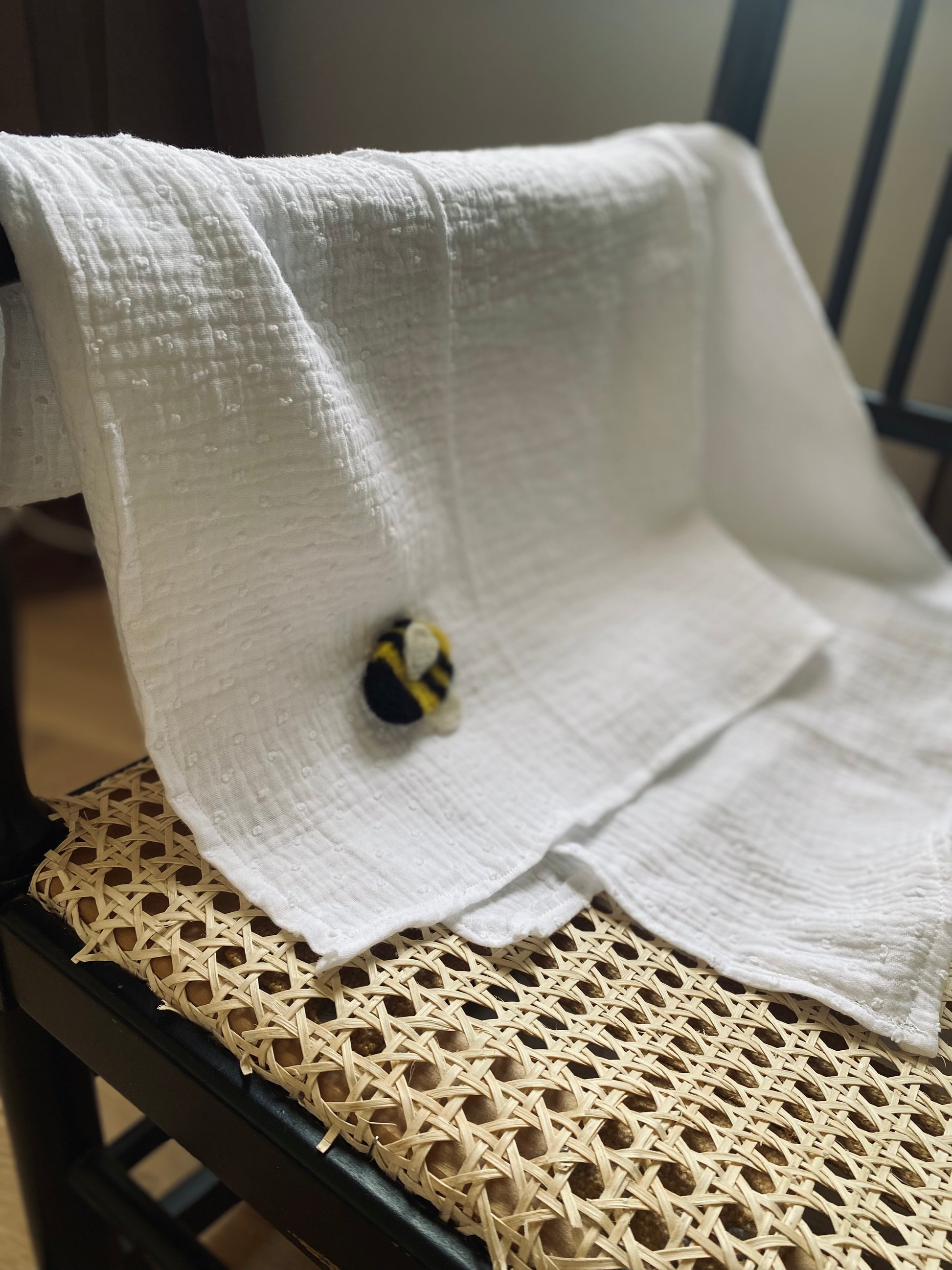 Mjuk babyfilt i muslin – trygghet och komfort för spädbarn