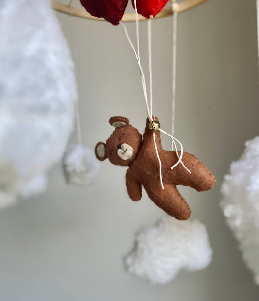 Dekorera sovrummet? eller köpa present till nyfödd bebis eller nyblivna föräldrar? Köp en unik och personlig present som kommer uppskattas av både mamma och pappa och baby. Ekologisk, pedagogisk och stimulerande dekoration och leksak för nyfött spädbarn 0- 2 år