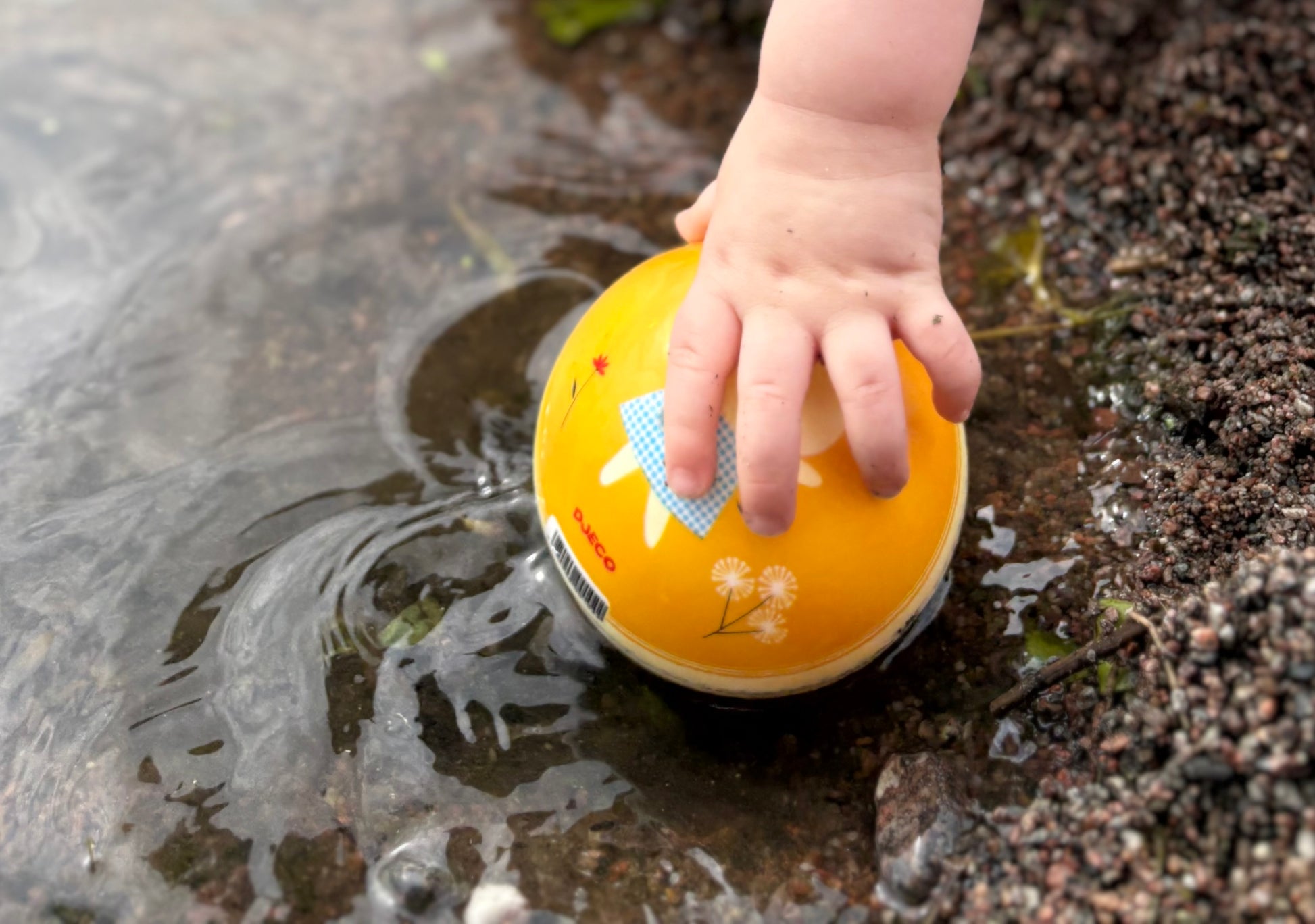 Färgglad badboll för barn – Sweety Ball för lek på stranden eller i poolen