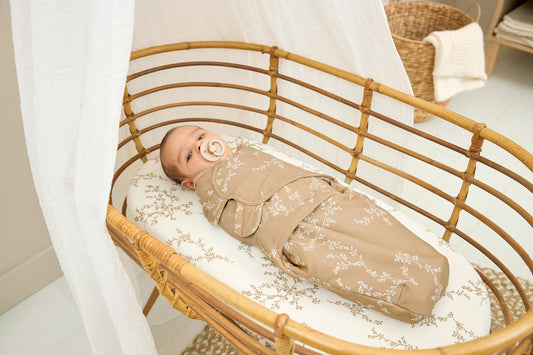Inlindning vid sömnproblem – swaddle som hjälper barnet sova