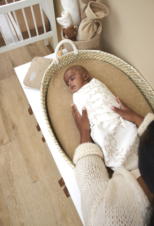 Inlindningsfilt för baby – minskar oro och förbättrar sömn